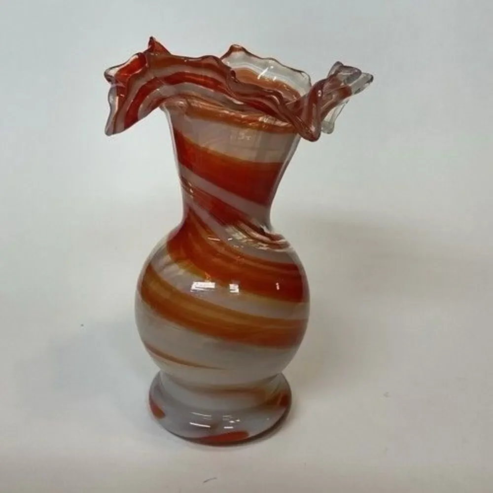 Vintage Smith's‎ Old Timer Hand Blown Swirl Glass Vase w/ Ruffles 6.75
